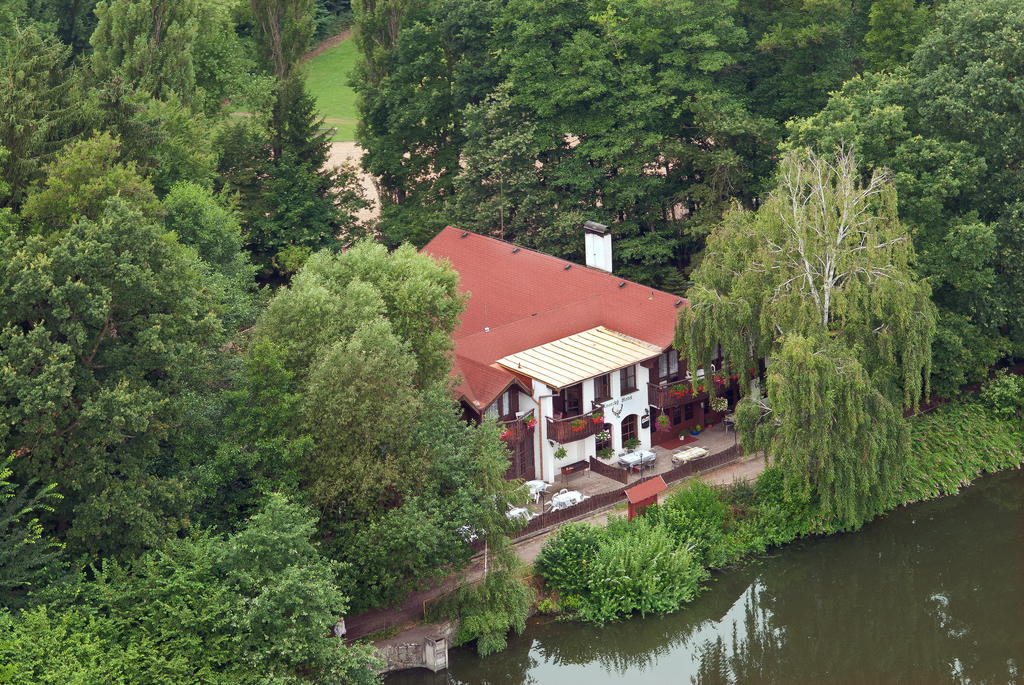 Lovecky Hotel Jivak Loucen Exterior photo